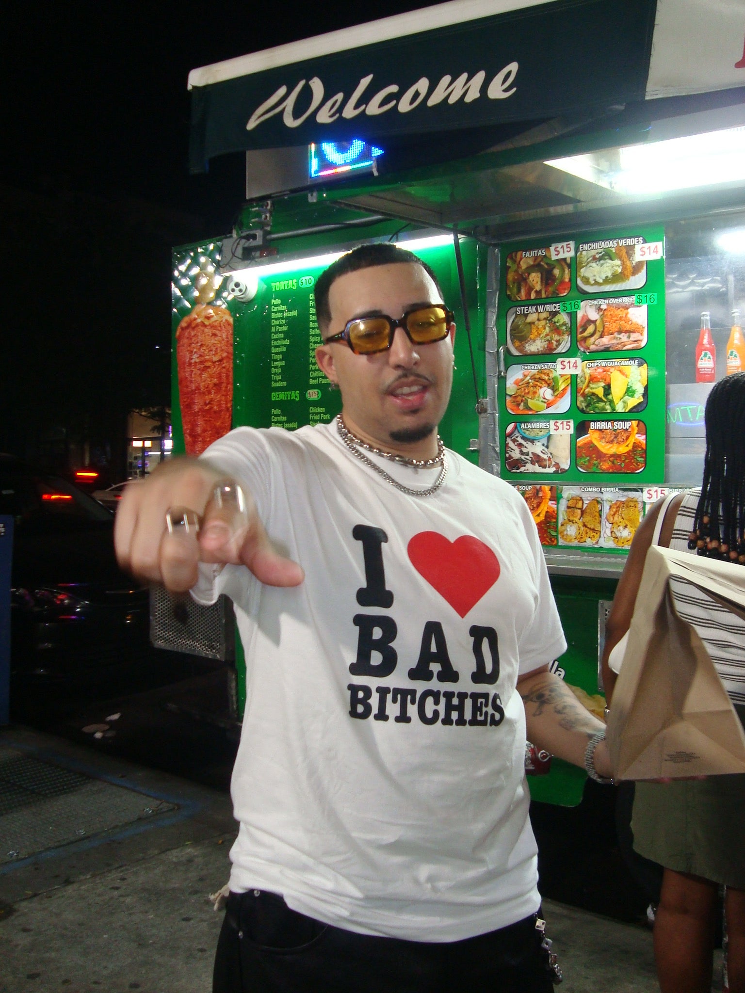 I ❤️ BAD BITCHES T-shirt