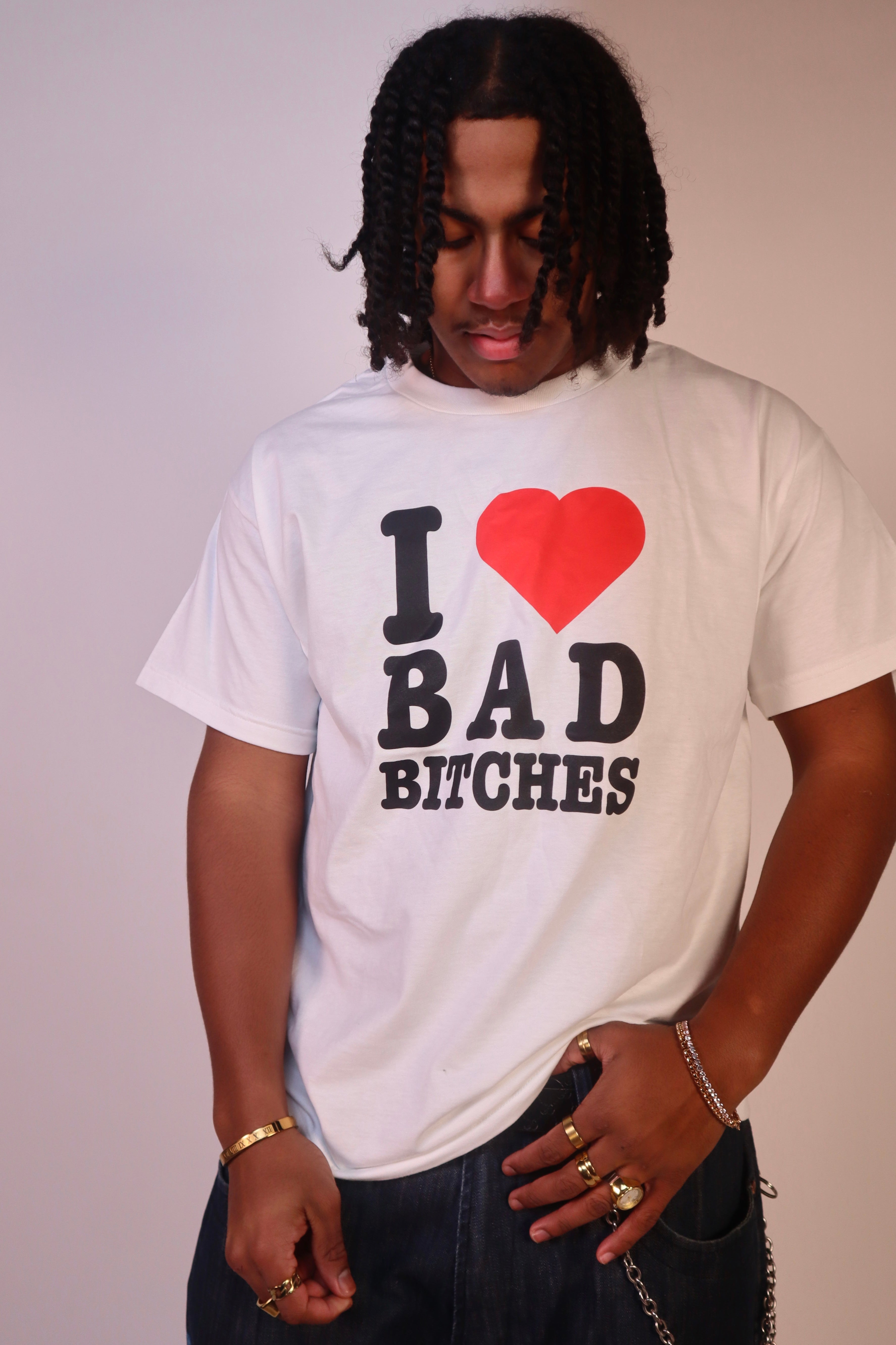 I ❤️ BAD BITCHES T-shirt